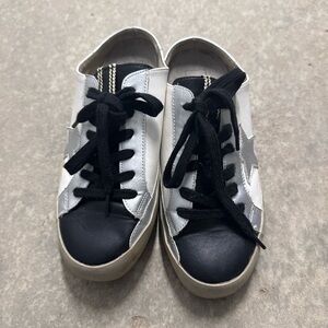 Shu Shop Philippa Sneakers – Black & White Star Detail – Women’s Size 6.5 (12)